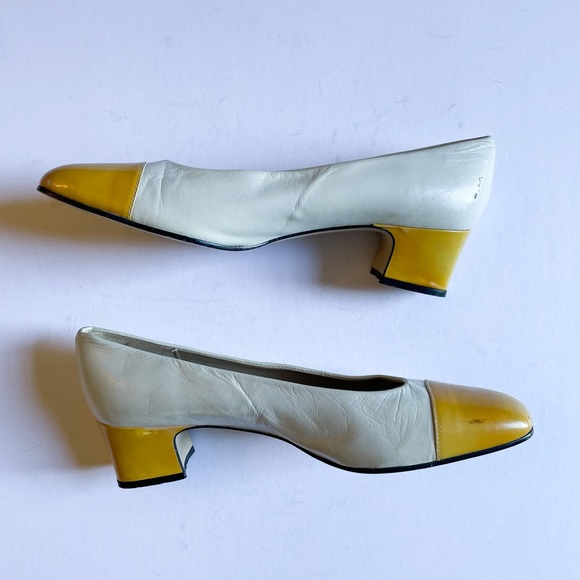 Vintage Etienne Aigner Two Tone Pumps Heels Cream Yellow Size 8.5 Narrow - Picture 2 of 14